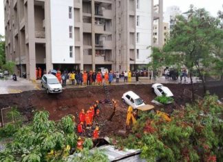पुण्यात भिंत कोसळून १७ मजुरांचा मृत्यू