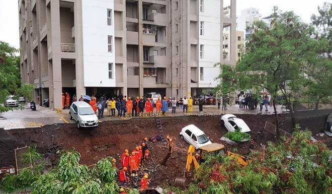 पुण्यात भिंत कोसळून १७ मजुरांचा मृत्यू