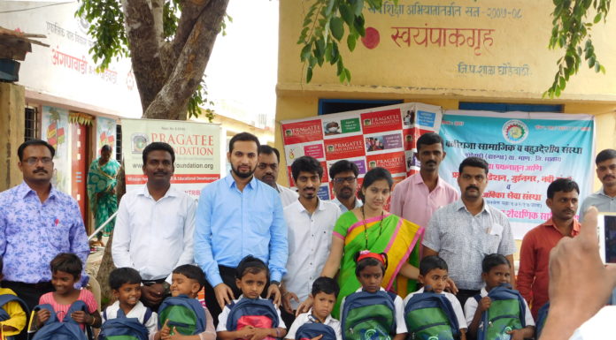 प्रगती फौंडेशनच्या वतीने सातारा जिल्ह्यातील शेतकऱ्याच्या मुलांना मोफत शैक्षणिक साहित्य वाटप