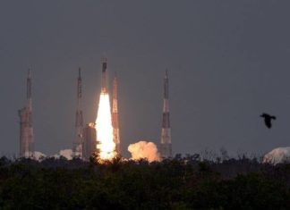 भारताचं चांद्रयान-२ अवकाशात झेपावलं