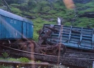 कर्जत – लोणावळा जवळ मालगाडी घसरल्याने मुंबई-पुणे वाहतूक विस्कळीत