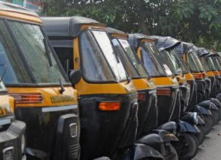 ऑटो रिक्षाचा संप मागे; आज मुख्यमंत्री आणि परिवहन मंत्र्याशी बैठक.