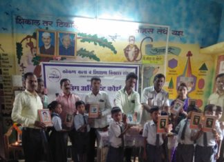 कसारा येथिल आदिवासी पाड्यात कोकण संस्थेच्या वतीने शैक्षणिक साहित्य वाटप