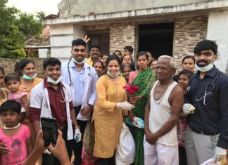 पूरग्रस्तांना मदतीचा हात; घरोघरी जाऊन आरोग्य तपासणी