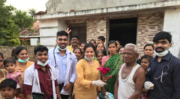 पूरग्रस्तांना मदतीचा हात; घरोघरी जाऊन आरोग्य तपासणी
