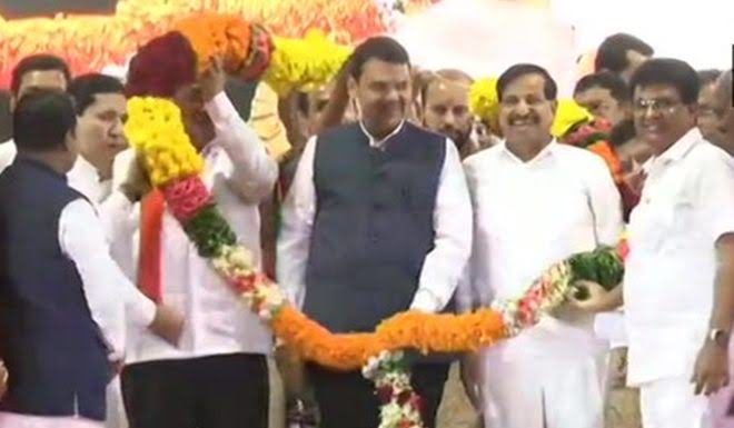 मेगा भरती भाग तीन: नवी मुंबईत राष्ट्रवादी काँग्रेस कोसळली; गणेश नाईक यांचा 48 नागरसेवकांसह मुख्यमंत्रयांच्या उपस्थितीत भाजपात प्रवेश