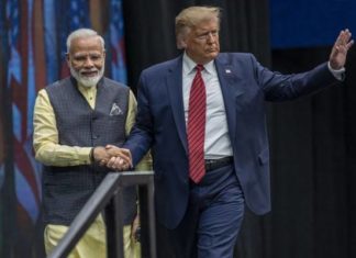 हाउडी मोदी: मोदींनी अमेरिका जिंकली