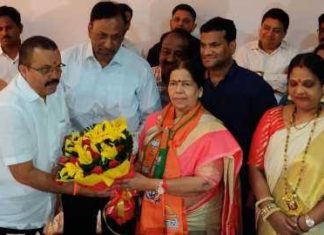 नवी मुंबईतील सेनेचे बंडखोर नेते विजय माने यांची माघार; मंदा म्हात्रे यांना पाठिंबा जाहीर