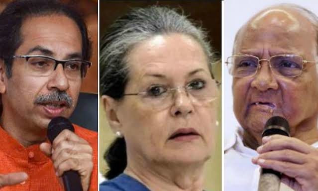 नवनामकरण झालेल्या महाविकासाघाडी तर्फे मुख्यमंत्री पदासाठी उद्धव ठाकरे यांच्या नावासाठी सहमती