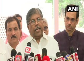 भाजपचा आरोप: नियमबाह्य शपथ विधी रद्द करण्याची राज्यपालांकडे मागणी