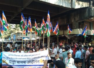 मनसेचे शिट्टी-वाजवा आंदोलन नेरुळ विभाग कार्यालयावर मनसेची धडक नागरी समस्यांसंदर्भात विचारला जाब