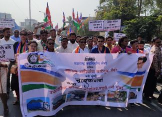 मनसेची RTO वाशी कार्यालयावर धडक, ओव्हरलोडिंग विरोधात मनसे वाहतूक सेनेचा चाबूक मोर्चा