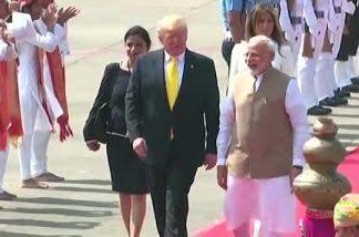 नमस्ते ट्रम्प: अमेरिकन अध्यक्ष डोनाल्ड ट्रम्प यांचं भारतात आगमन, जल्लोषात स्वागत