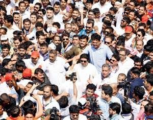 गिरगावात मनसेच भगव वादळ; मोर्चा काढून आम्हाला ताकत दाखवू नका, बांगलादेशी आणि पाकिस्तानी घुसखोरांना हाकलून द्या – राज ठाकरे