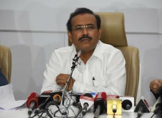 आरोग्य मंत्री राजेश टोपे यांचं होतंय सर्व स्तरातून कौतुक; आईची रुग्णालयात मृत्यूशी झुंज; आरोग्यमंत्र्यांना महाराष्ट्राची काळजी!