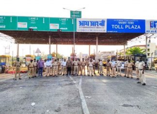 वरसोली टोलनाक्यावरील पोलीस बन्दोबस्तात वाढ ; खासगी प्रवासी वाहतूक बंद