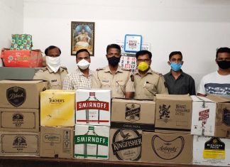 अवैद्यरित्या दारुविक्री करणाऱ्या वाशी येथील संजोग बार वर पोलिसांचा छापा