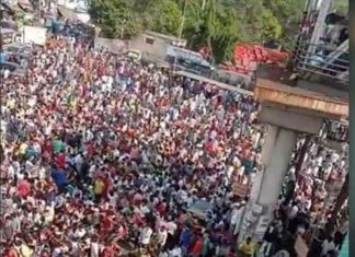 लॉकडाऊन ला कडाडून विरोध करत हजारोंचा जमाव वांद्रे रेल्वे परिसरात जमला