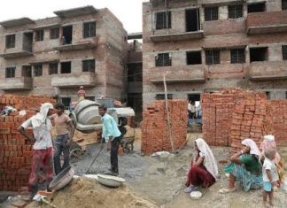 १२ लाख बांधकाम कामगारांना प्रत्येकी २ हजार रुपयांची मदत करणार ठाकरे सरकार
