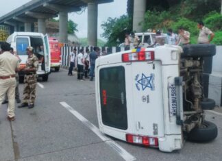 शरद पवारांच्या ताफ्यातील पोलीस व्हॅनला खंडाळा घाटात अपघात