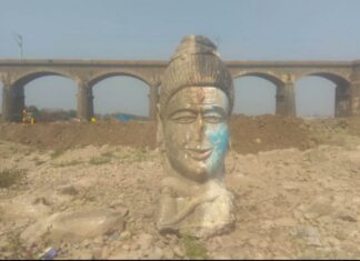 भीमा नदीत सापडली १ टन वजनाची पुरातन मूर्ती