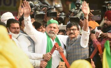 संजय राऊत शेतकरी आंदोलकांना भेटले