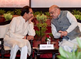 मुख्यमंत्री Uddhav Thackeray आणि केंद्रीय मंत्री Amit Shah यांची भेट