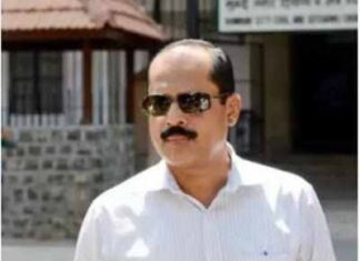 निलंबित महाराष्ट्र पोलीस अधिकारी सचिन वाझे माफीचा साक्षीदार होण्यासाठी तयार