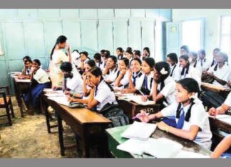 खाजगी शाळेच्या शिक्षकांसाठी समान काम, समान वेतन