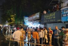 वांद्रे येथील लिंकिंग रोडवरील गॅझेबो शॉपिंग सेंटरबाहेर गोळीबार