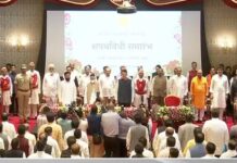 महाराष्ट्र सरकारचा मंत्री मंडळ विस्तार: बहुप्रतिक्षीत मंत्रिमंडळ विस्तारात १८ जणांचा कॅबिनेट दर्जाचे मंत्री म्हणून समावेश.