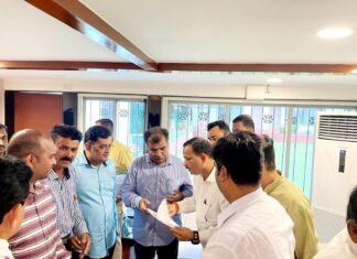 वसई विरार मनपा हद्दीतील रखडलेल्या नारंगी येथील उड्डाणपुलाचे काम लवकरात लवकर पूर्ण होण्यासाठी मनोज पाटील यांच्या नेतृत्वाखाली भाजपा शिष्टमंडळाने घेतली सार्वजनिक बांधकाम मंत्री ना. रविंद्रजी चव्हाण यांची भेट