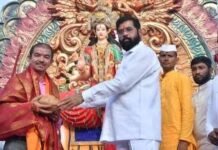 उद्धव ठाकरे यांना अजून एक धक्का: बाळासाहेबांचे विश्वासू चम्पासिंग थापा उद्धव ठाकरेंची साथ सोडून शिंदे गटात