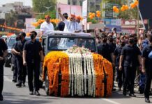 गुजरात निवडणुक प्रचार: पंतप्रधान नरेंद्र मोदींचा मेगा रोड शो