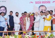 अप्पासाहेब धर्माधिकारी यांना रविवारी महाराष्ट्र भूषण पुरस्कार देऊन गौरवण्यात आलं, मात्र या पुरस्कार सोहळ्यात उष्मघातामुळे 11 जणांचा मृत्यू