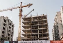 मुंबई उच्च न्यायालयाचा ऐतिहासिक निकाल: वैयक्तिक विरोधापेक्षा सार्वजनिक सुरक्षितता महत्त्वाची
