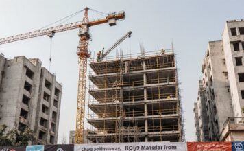 मुंबई उच्च न्यायालयाचा ऐतिहासिक निकाल: वैयक्तिक विरोधापेक्षा सार्वजनिक सुरक्षितता महत्त्वाची